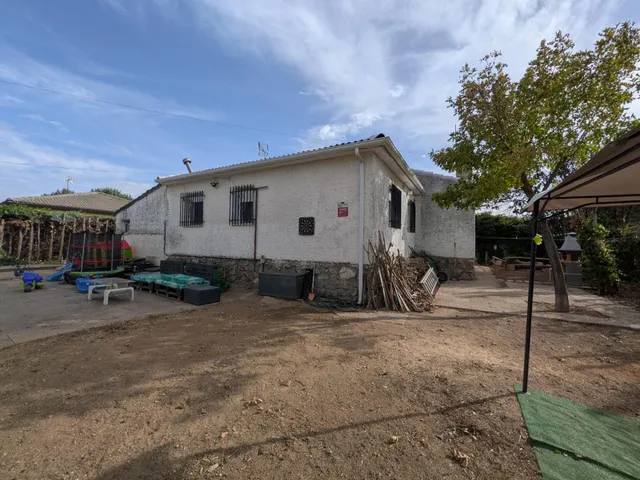 CHALET CON PISCINA EN URBANIZACIÓN — 37