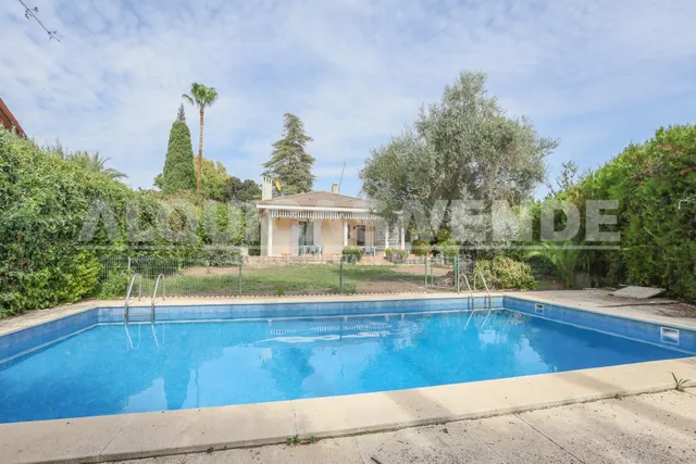 Exclusiva villa de lujo en Simón Verde: 1.150 m2 de parcela privada, gran piscina y bodega, a un paso de Sevilla. — 9
