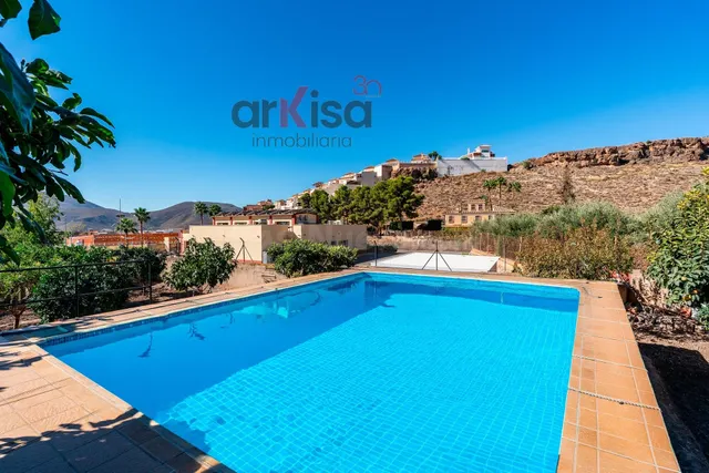 DOS VIVIENDAS INDEPENDIENTES CON PISCINA Y HUERTO EN BERJA