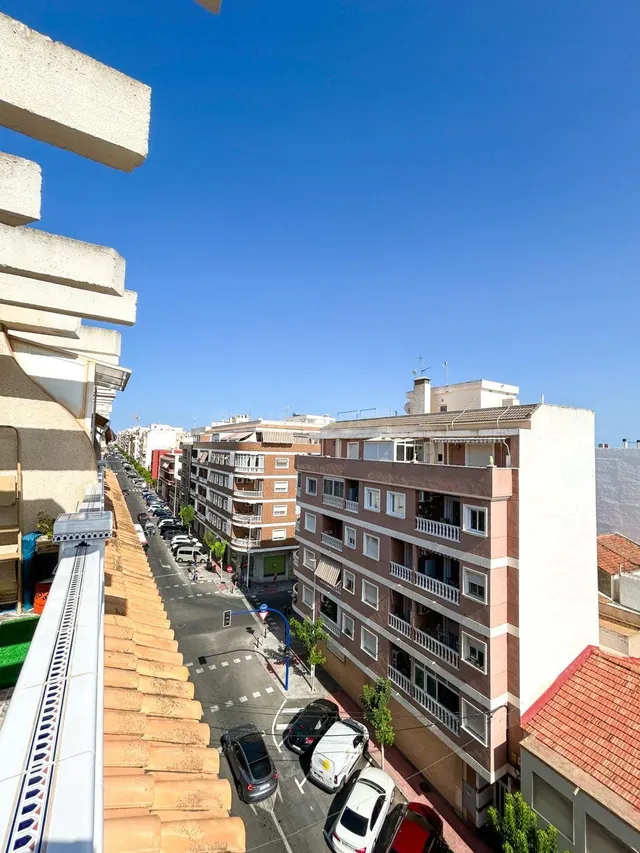 ESPACIOSO ATICO DE 3 habitaciones RODEADO DE TODOS LOS SERVICIOS — 5
