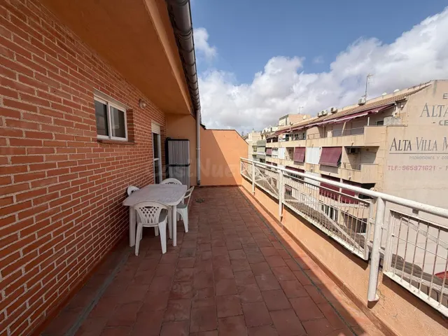 Ático con terraza, Alicante, Torrevieja. 2 habitaciones, 82 m2, 1 kilómetro del mar — 3