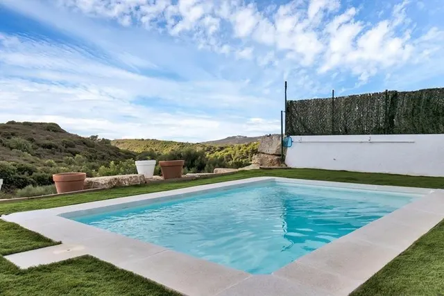 Espectacular vivienda con jardín y piscina privada en casares costa — 4