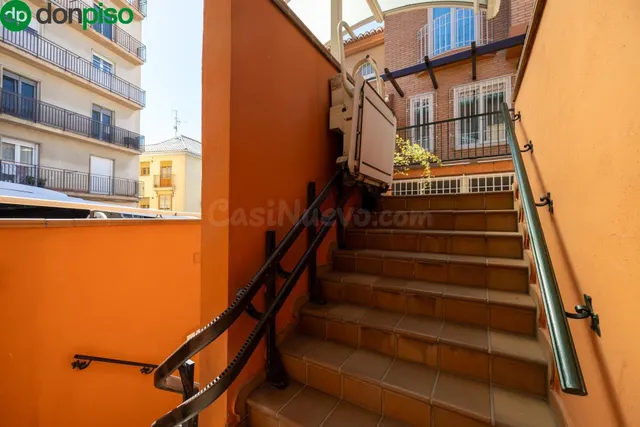 Espectacular casa unifamiliar en recinto cerrado en Granada  - foto 5