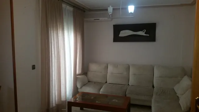 Vivienda de 120 metros más bar de 80 metros.
San Pedro. — 25