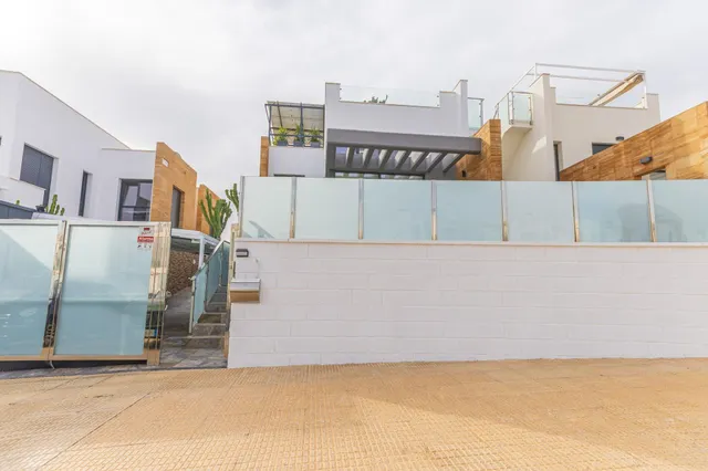 VILLA DE 3 DORMITORIOS Y 3 BAÑOS CON PISCINA EN LOMAS DE CABO ROIG, ORIHUELA COSTA — 17