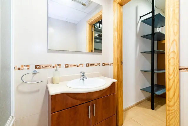 OPORTUNIDAD DE LOCAL COMERCIAL CON POSIBILIDADDADES DE CAMBIO DE USO A VIVIENDA — 16