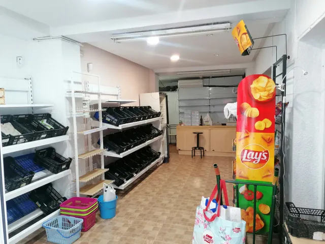 Local esquina en alquiler — 4