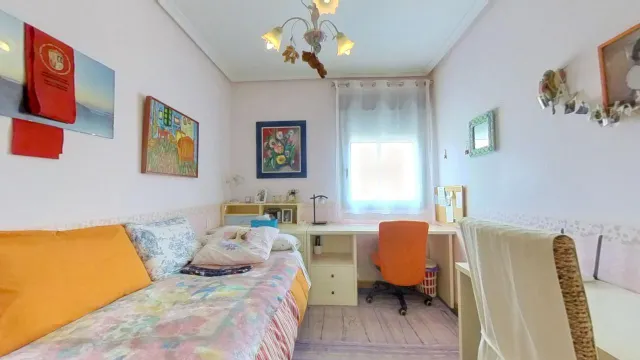 GRAN PISO DE 6 DORMITOTIOS CON PISCINA — 13