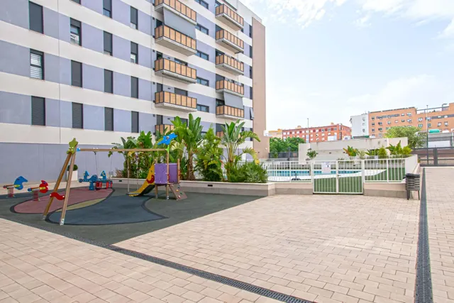 VIVIENDA NUEVA, RENTA LIBRE CON GARAJE, TRASTERO Y PISCINA - foto 2