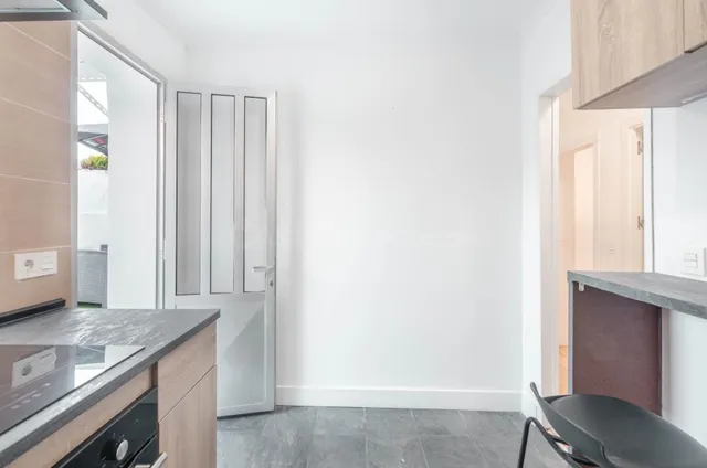 Bajo reformado con terraza privada de 30 m2 orientada al sur en Avilés — 3