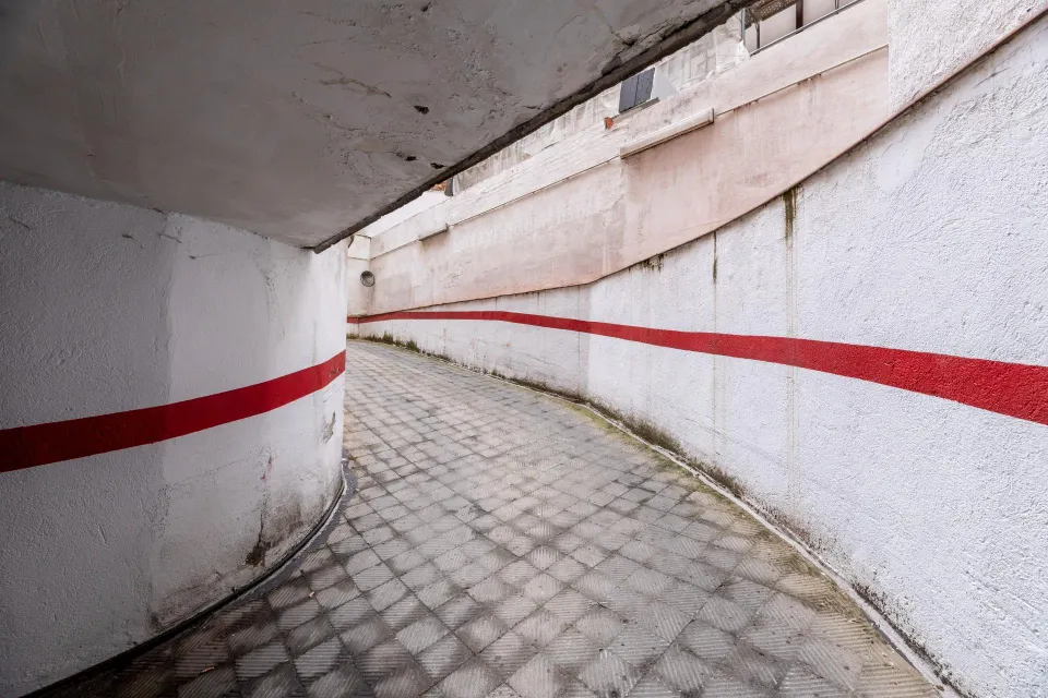 Plaza de garaje de 12m2 en venta en la muy demandada para estacionamiento calle de Hernani