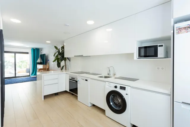 VIVIENDA ADOSADA A ESTRENAR — 13