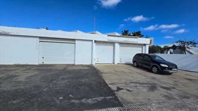 Local comercial 220m² en venta - Costa Teguise — 3