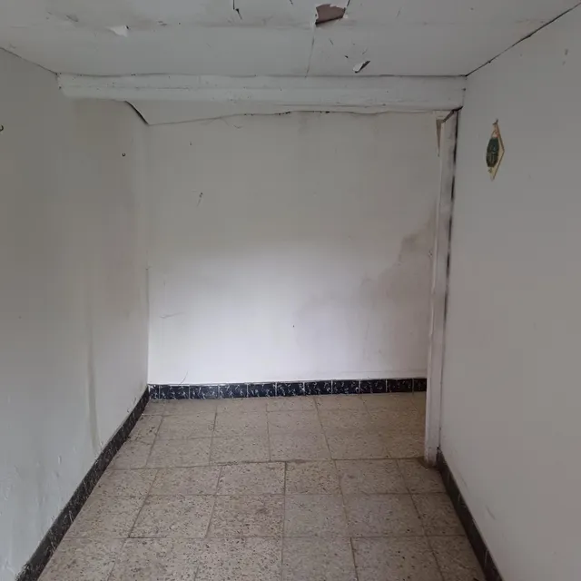 CASA EN VENTA PARA RESTAURAR — 35