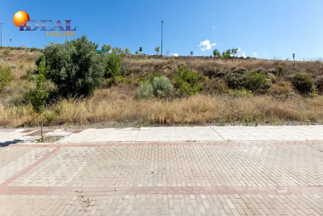 Venta de solar urbano en La Zubia (Zona Altos de La Zubia) — 9