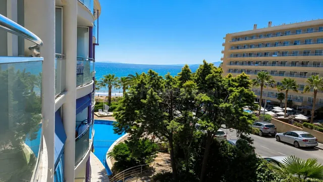 ESTUDIO CON VISTAS AL MAR, PISCINA Y LICENCIA TURÍSTICA JUNT