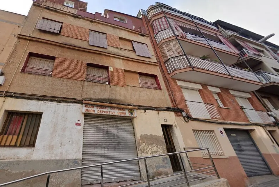 se vende estudio okupado en Calle DALT DELS BANUS, 22 Santa Coloma de Gramenet (Barcelona).
