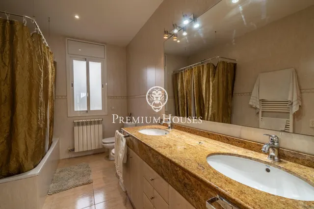 Chalet en venta con ascensor, piscina y grandes espacios en Canet de Mar — 38