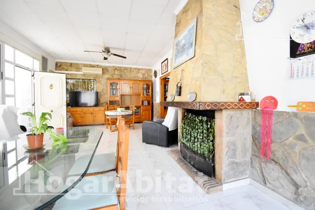 CHALET CON 17 DORMITORIOS, PISCINA, GARAJE, JARDÍN Y BARBACOA — 22