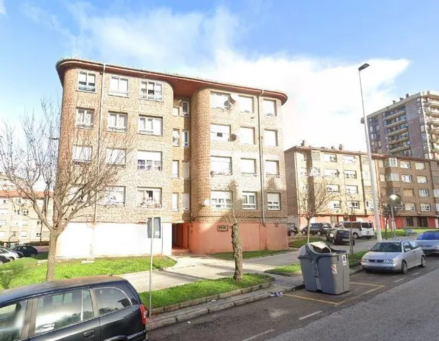 SE VENDE piso OKUPA en C Cardenal Herrera Oria 841 de Santan - foto 3