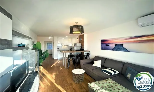 APARTAMENTO REFORMADO CON VISTAS AL MAR Y LICENCIA TURÍSTICA