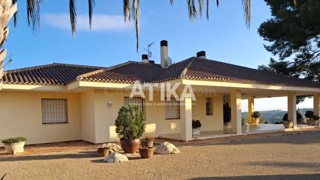 PRECIOSO CHALET EN VENTA EN ONTINYENT CON IMPRESIONANTES VIS - foto 2