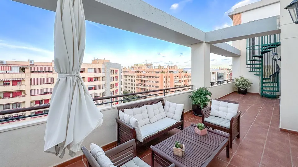 ÁTICO CON SOLÁRIUM EN AVDA. IMPERIO ARGENTINA. MÁLAGA