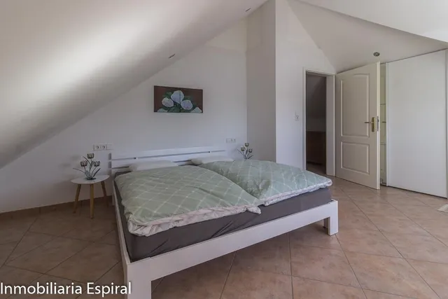 Impresionante Chalet en Abegondo con Vistas al Valle . — 45