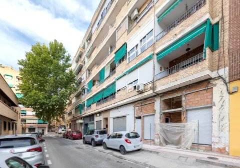 En Venta Piso de 4 dormitorios con ascensor, ideal para reformar a tu gusto.