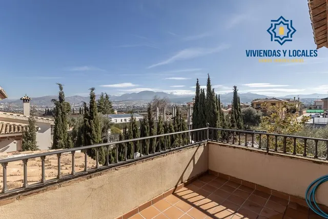 INCREÍBLE CHALET INDEPENDIENTE EN ZONA PRIVILEGIADA — 24