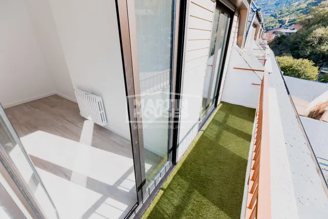 Ático reformado en pleno centro de la capital con terraza, vistas y parking doble — 24