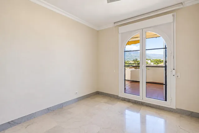 Apartamento en 4a Planta con vistas al mar y montaña en Señorío de Aloha — 14