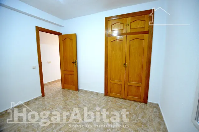 Alto, luminoso y exterior con balcón — 20