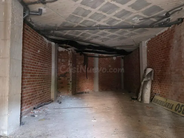 Amplio local comercial en bruto con múltiples posibilidades - foto 3
