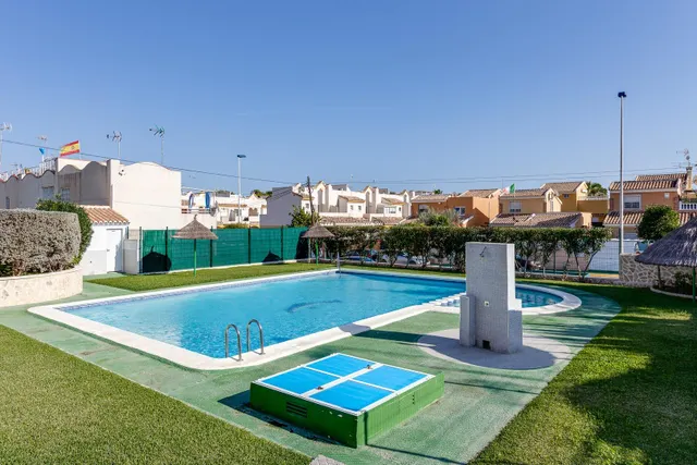 Precio bungalow con jardin y piscina comunitaria en urbanizacion lago jardin ii (los balcones) Torrevieja — 38