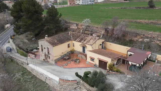 MASIA DE 4 habitaciones EN FONOLLOSA — 47