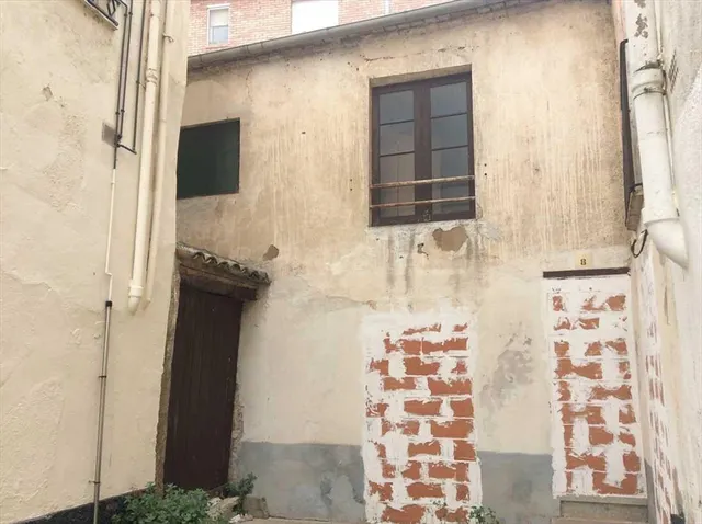 Casa de pueblo y piso en Mora la Nova -Tarragona-