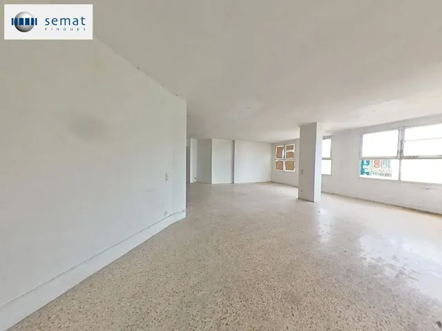 Compra o alquila este local comercial en la mejor zona de Cervera — 2