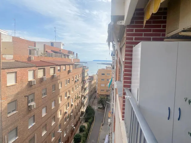 Preciosa vivienda frente a la playa del Postiguet con vistas laterales a la playa — 15