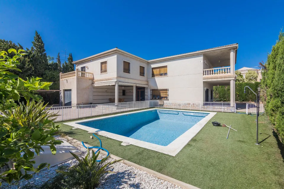 ESPECTACULAR CHALET EN ZONA CIUDAD JARDIN