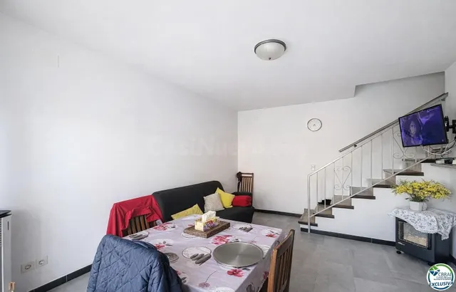 Encantadora casa con piscina comunitaria en zona tranquila d - foto 5