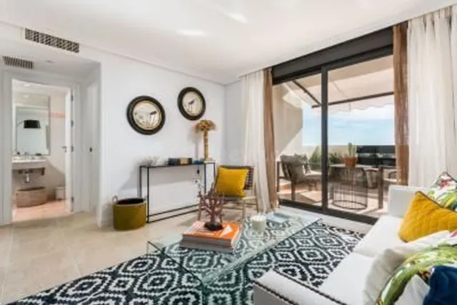 Ático dúplex con impresionantes vistas al mar en Selwo, Este - foto 4