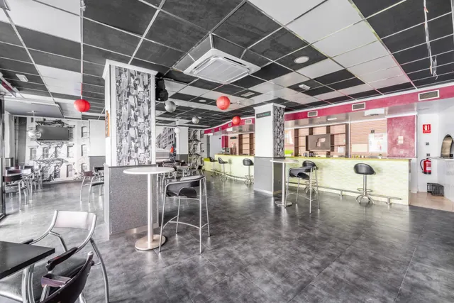 Se Vende Local Comercial Bar-Cafetería Calle Almería 9 — 33