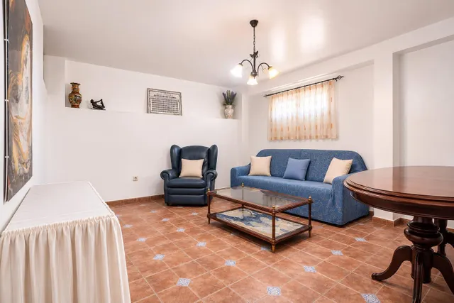 Almeria - cruz de caravaca: amplio triplex - 6 habitaciones + 3 baños + 1 aseo + garaje amplio + 2 salones + 2 cocinas + solarium — 14