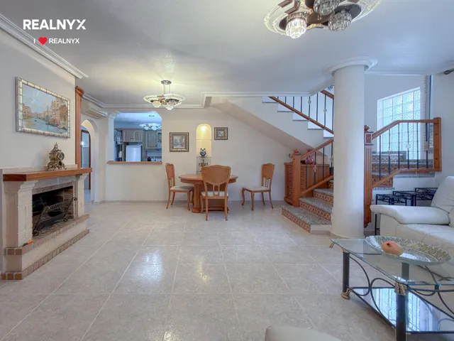 Orihuela Costa! Impresionante Villa Mediterranea con generosa parcela y amplias terrazas + Solarium privado con vistas panorámicas y piscina privada — 27