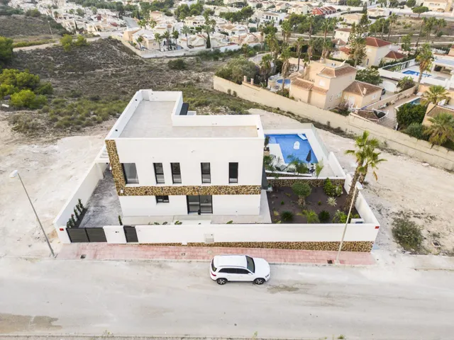 EXCLUSIVA VILLA DE LUJO DE NUEVA CONSTRUCCIÓN EN CIUDAD QUESADA(ROJALES). — 4