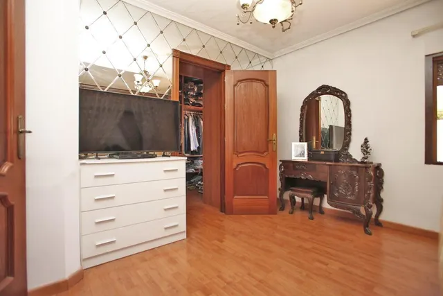 CHALET INDEPENDIENTE CON PISCINA EN LOS ÁNGELES — 22
