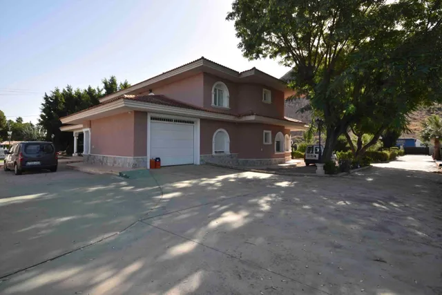 Exclusivo Chalet Independiente con Piscina Privada y Gran Parcela en Callosa de Segura — 2