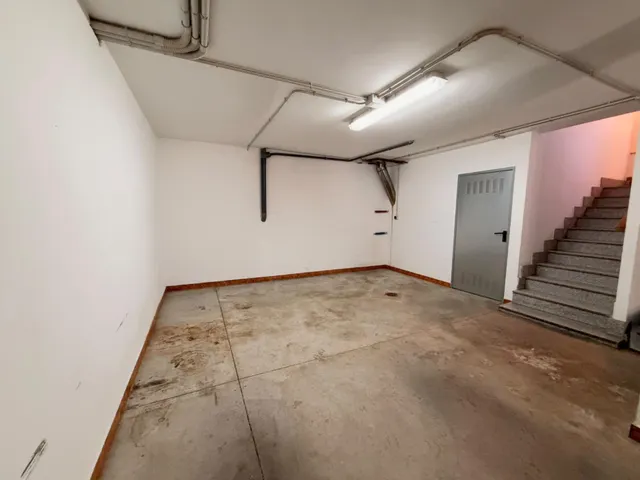 VENTA: Amplio Chalet en la Exclusiva Zona de Compostilla. — 21