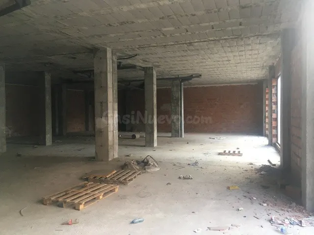 ENORME BAJO COMERCIAL EN LA AVENIDA EUROPA - foto 3